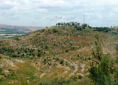 הגבעה עליה יושב המושב צור נתן