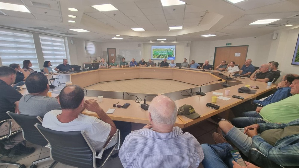 כנס חקלאים משותף בחדר הישיבות במועצה דרום השרון