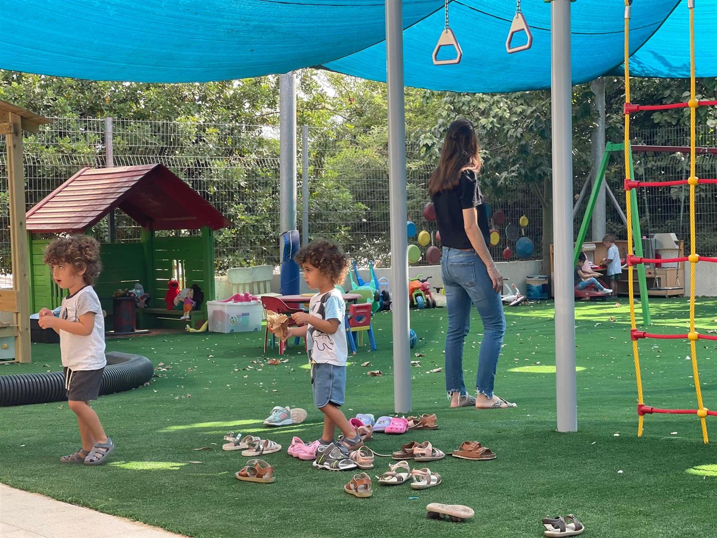 ילדים בגן הילדים בדרום השרון