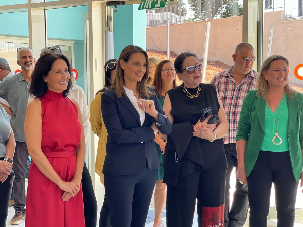 ביקור שרת החינוך דוקטור יפעת שאשא ביטון בחטיבה צומחת דרום השרון עם ראש המועצה אושרת גני גונן