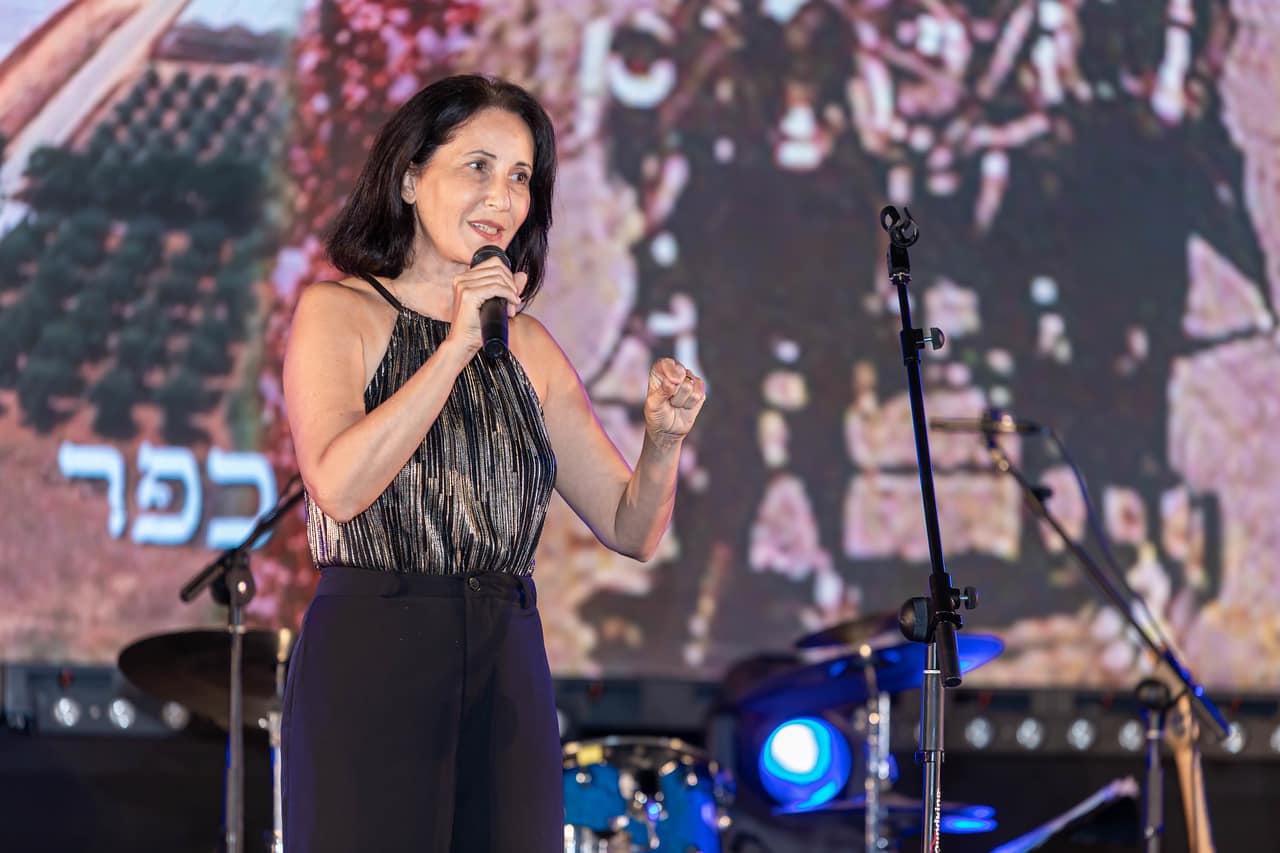 ראש המועצה אושרת גני גונן נושאת דברים באירוע חגיגי לציון 110 שנים לכפר מלל