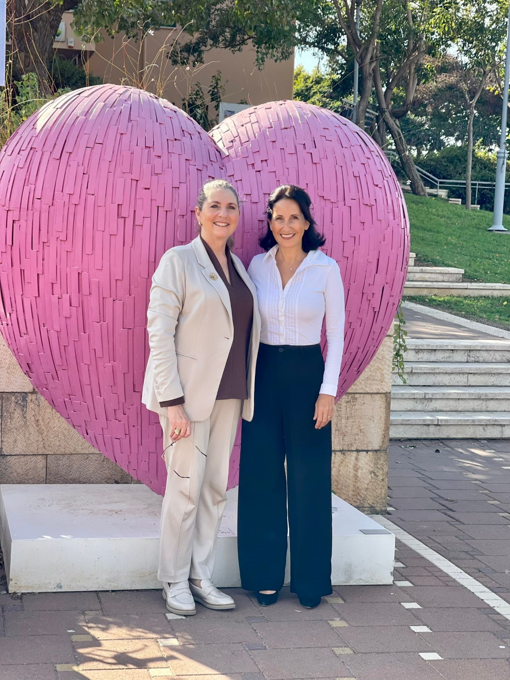 ראש המועצה עם רעיית נשיא המדינה בביקור בדרום השרון