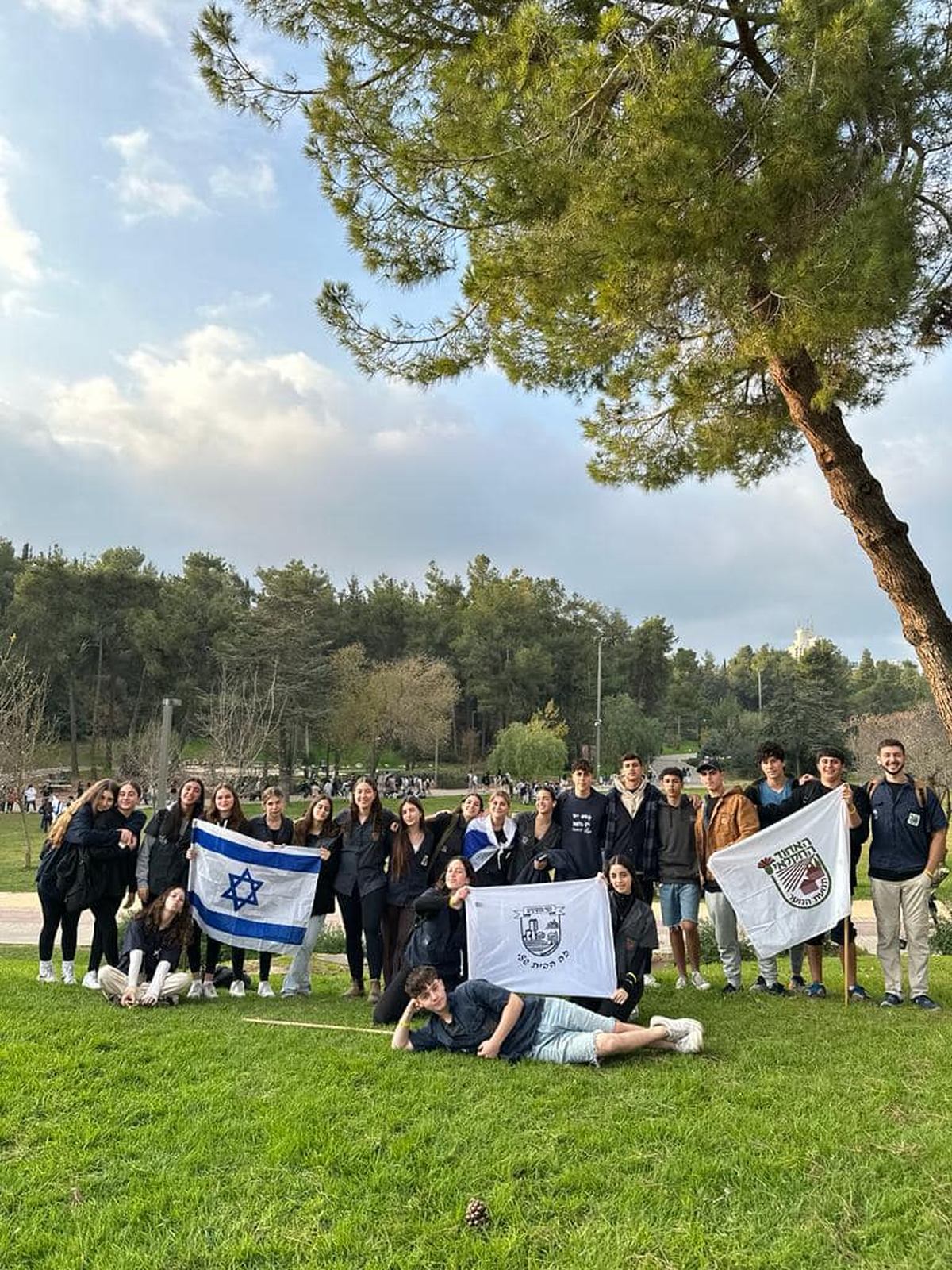 תמונות של בני ובנות הנוער מדרום השרון בצעדת הנוער למען שחרור החטופים בהובלת נוער