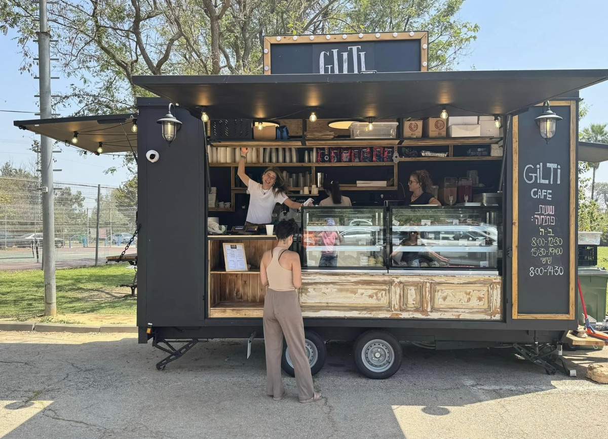 תמונות של עגלת הקפה החדשה GILTI במושב עדנים