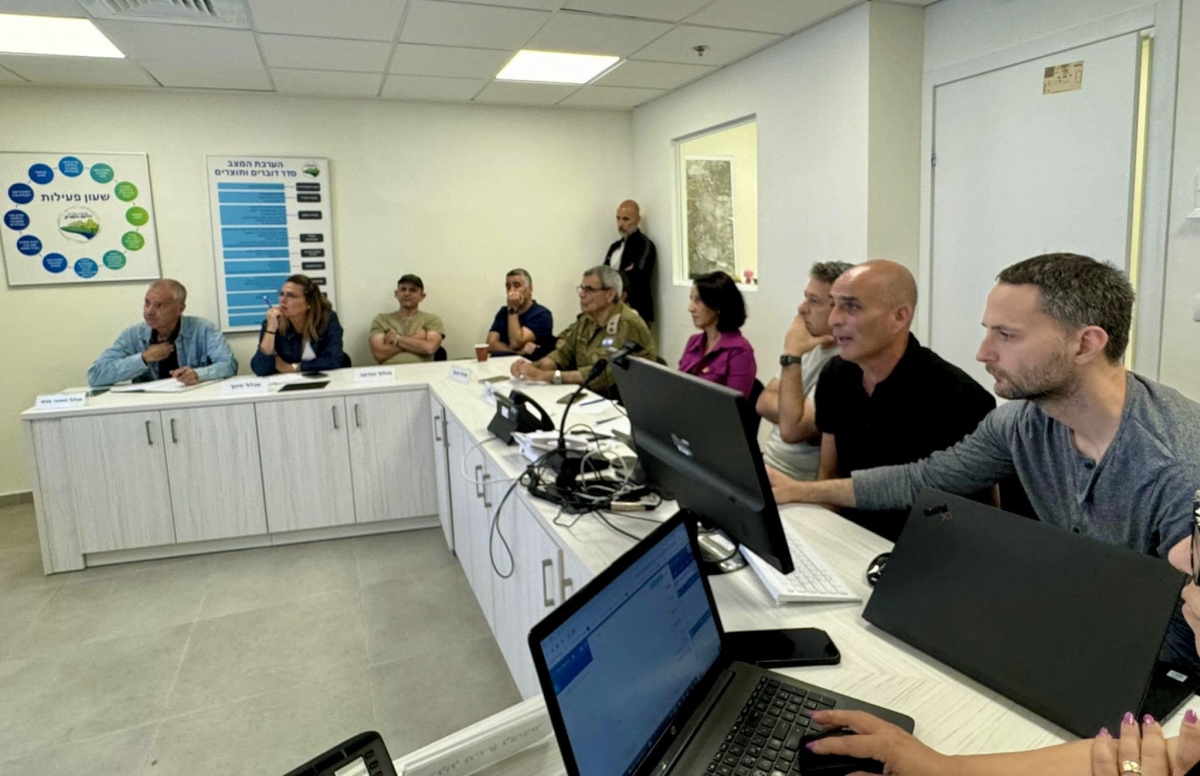 תמונות מתוך הערכת מצב עם ראש המועצה, מנכ״ל המועצה, ראשי מכלולי החירום של המועצה ופיקוד העורף