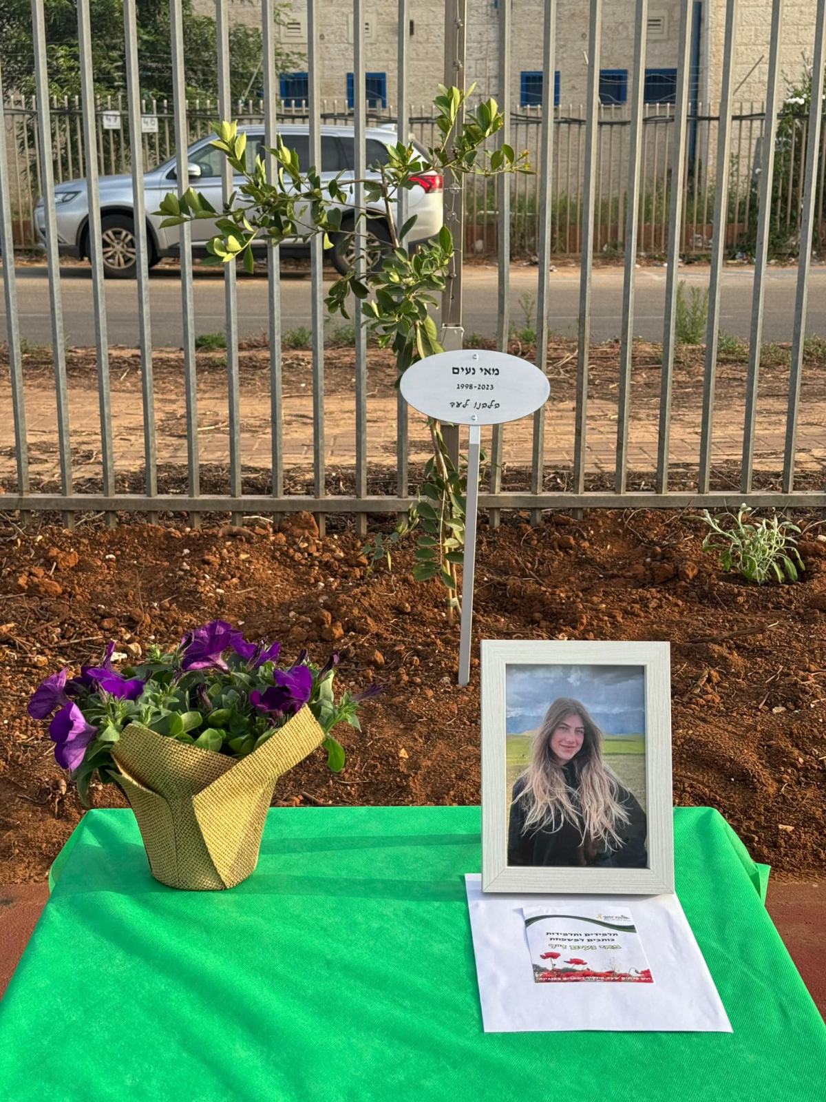 תמונות מטקס חשיפת האנדרטה לזכר חללי בית חינוך עמי אסף ונטיעת בוסתן הזיכרון