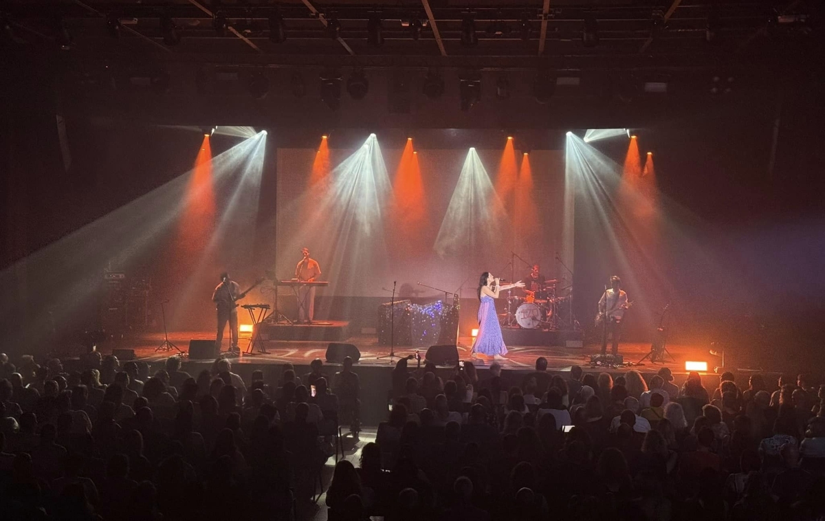 תמונות מהופעתה של מארינה מקסימיליאן בדרום השרון