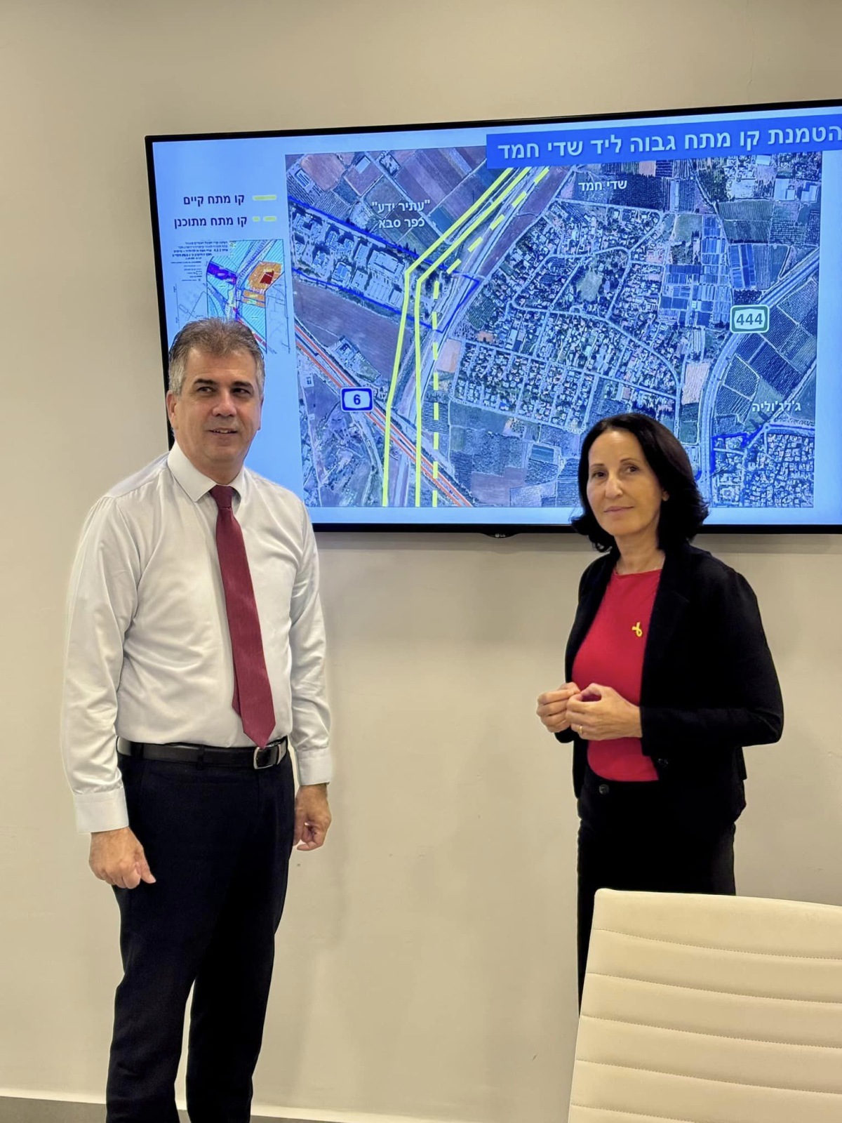 תמונות מפגשה של ראש המועצה ושר האנרגיה והתשתיות