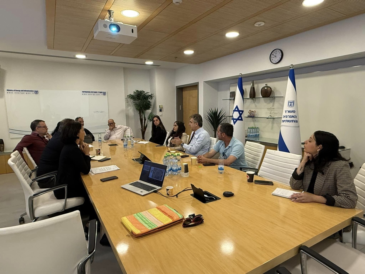 תמונות מפגשה של ראש המועצה ושר האנרגיה והתשתיות