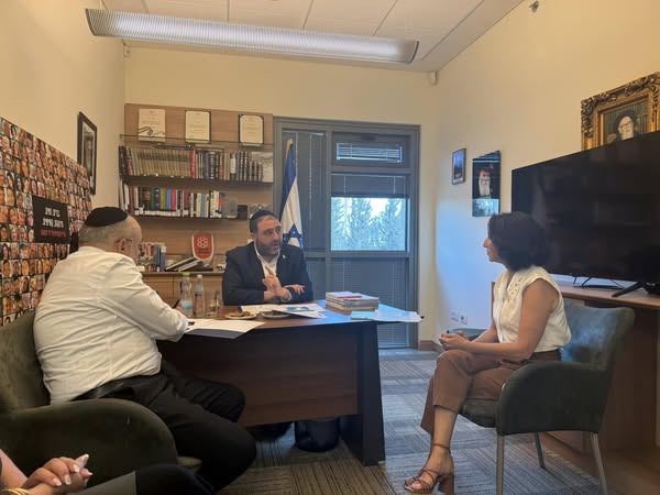 תמונות מפגישת ראש המועצה עם השר ארבל והממונה על מחוז מרכז במשרד השר הכנסת