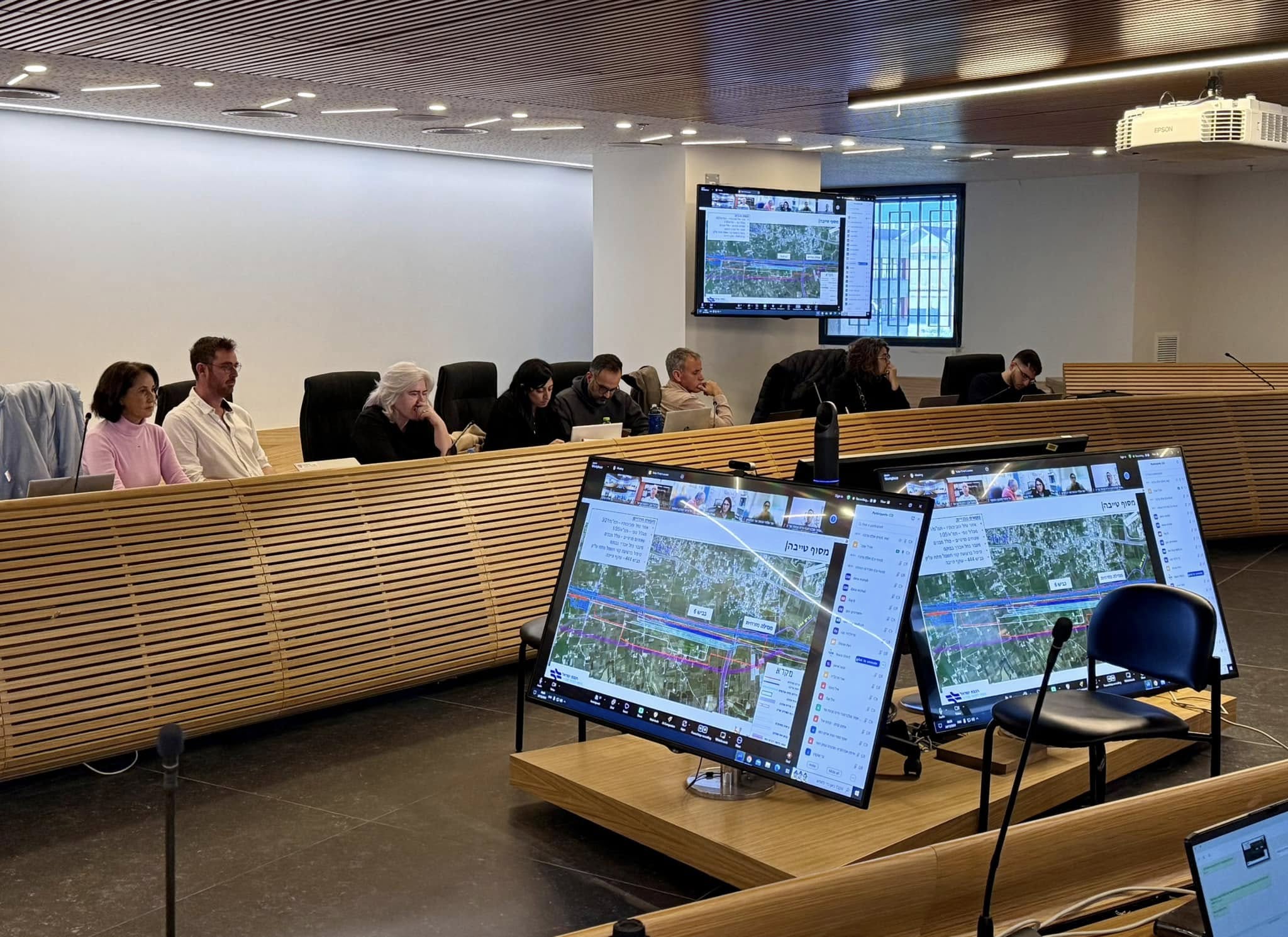 תמונות מדיון בנושא הקמת מסוף אגרגטים בשטחי המועצה