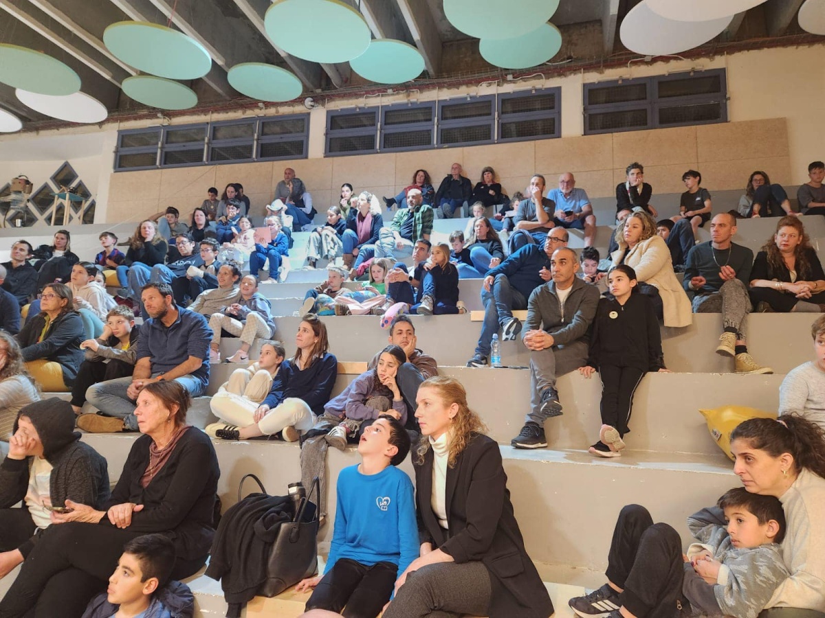 תמונות מערב חלל באולם - מרכז החדשנות