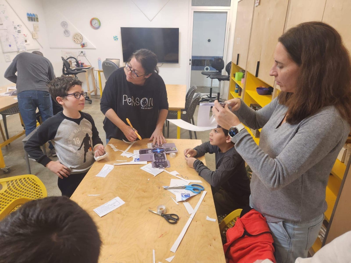 תמונות מערב חלל באולם - מרכז החדשנות