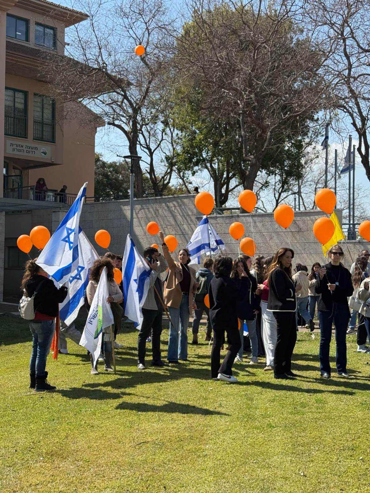 המועצה האזורית דרום השרון מתכנסת ללוות את שירי, אריאל וכפיר ביבס זל