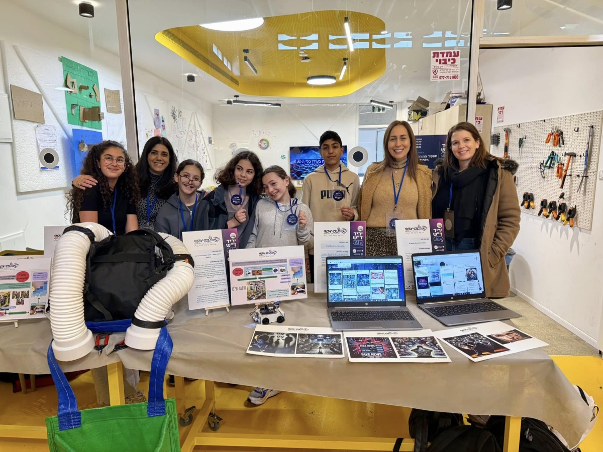 תמונות מיריד בינה מלאכותית (AI) לצוותי החינוך של המועצה