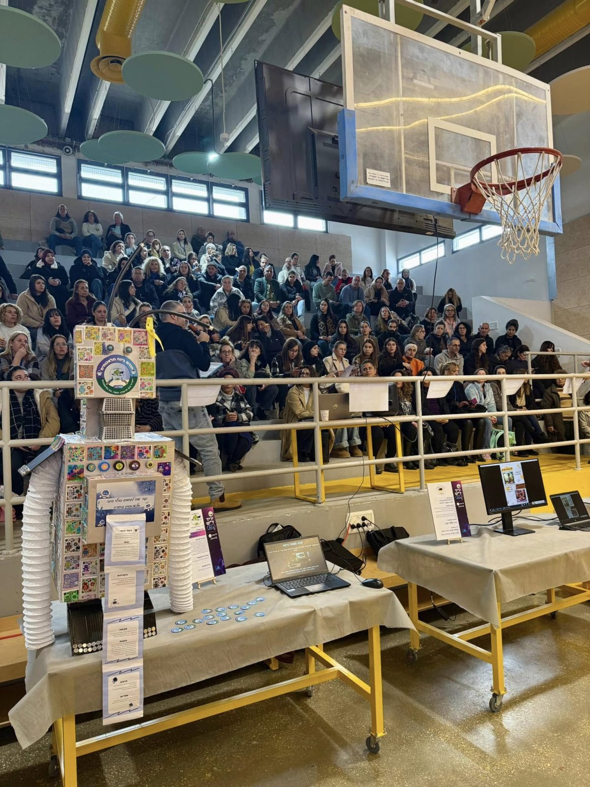 תמונות מיריד בינה מלאכותית (AI) לצוותי החינוך של המועצה