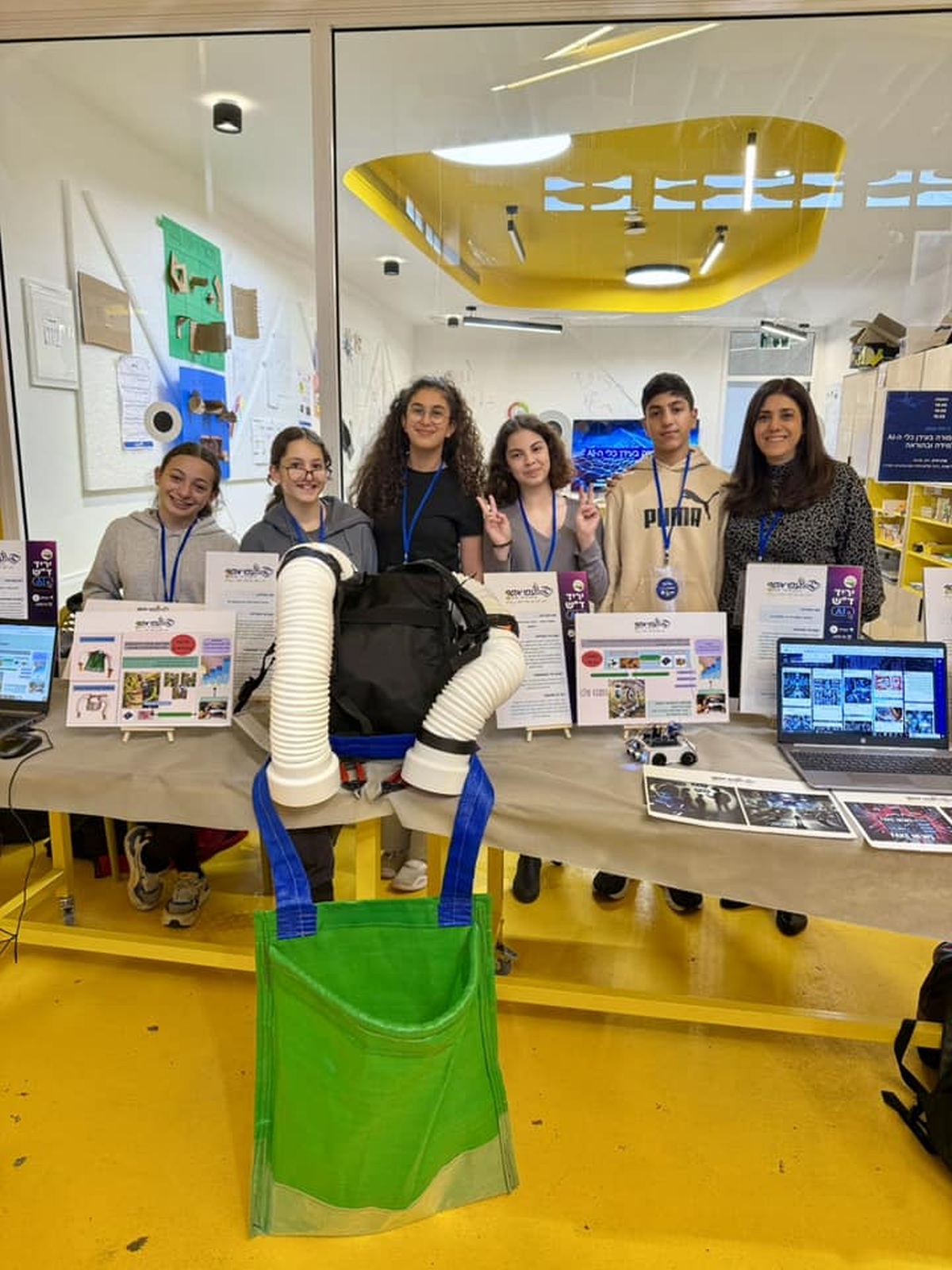 תמונות מיריד בינה מלאכותית (AI) לצוותי החינוך של המועצה