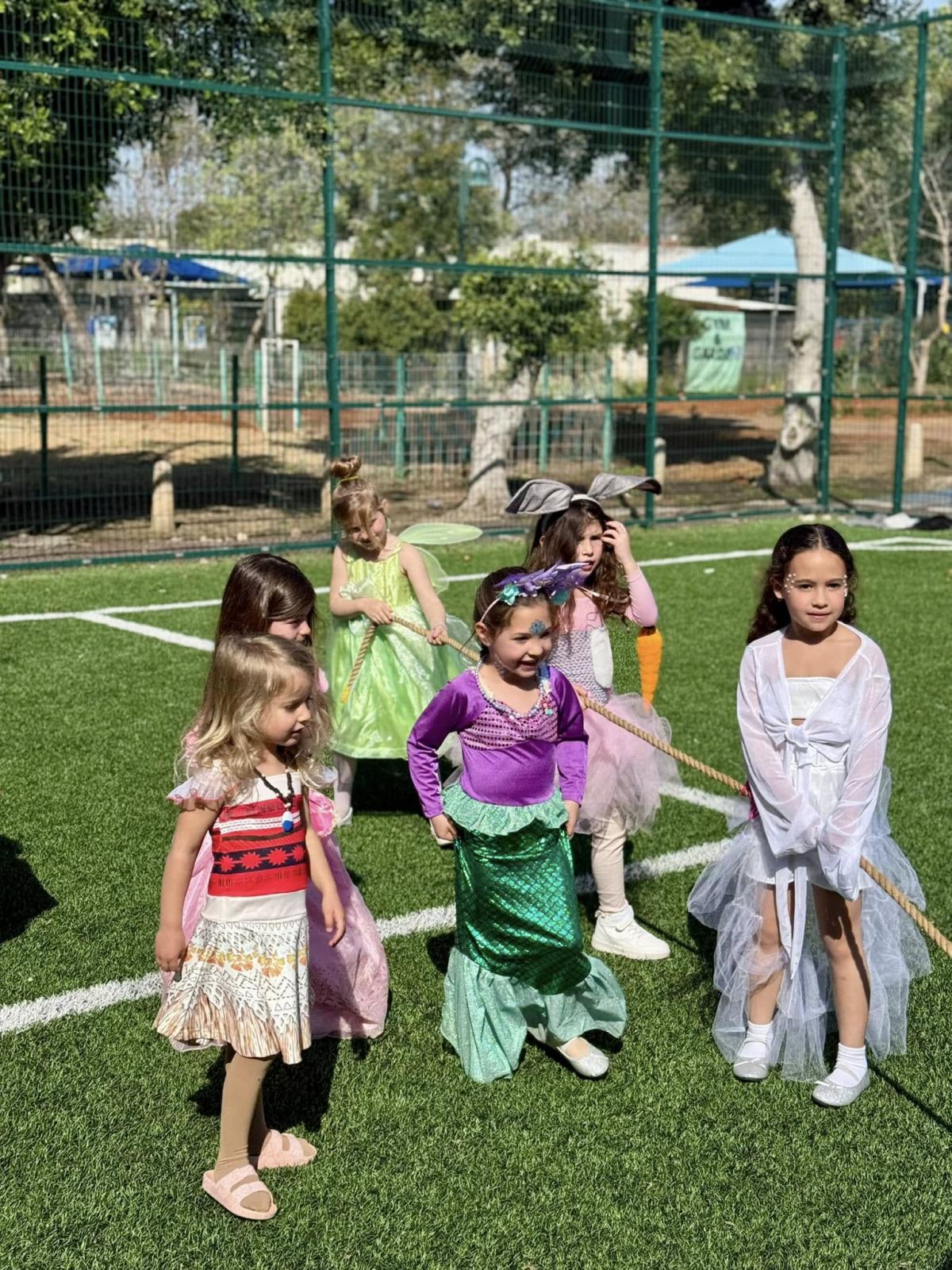 תמונות מחגיגות פורים היום בבתי הספר וגני הילדים שלנו