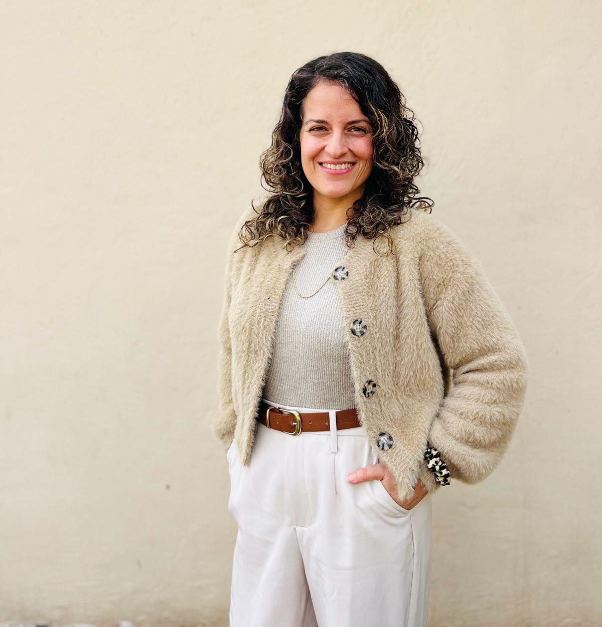 תמונתה של עדי קיטאי, מרכזת תחום נוער וצעירים