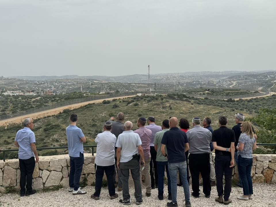 תמונה מסיור במרחב קו התפר במועצה