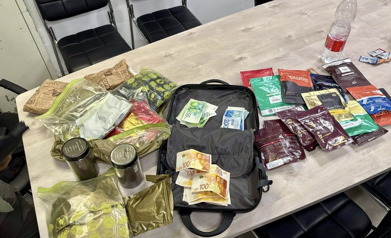 תמונות מארוע תפיסת חשודים כשברשותם חומר חשוד כסם באזור יער חורשים