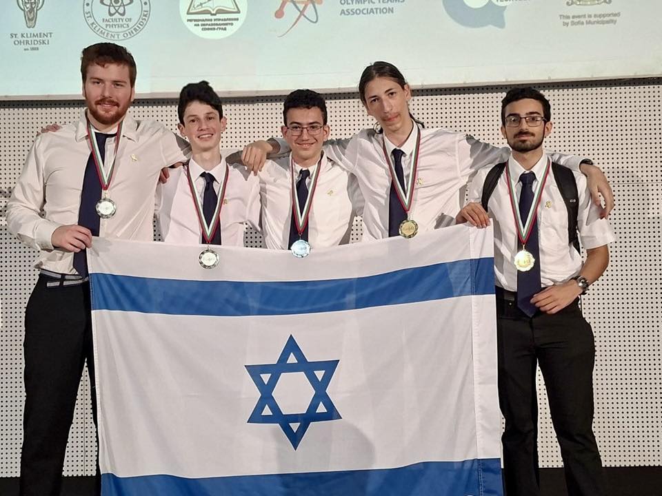 תמונתו של עמית לניס עם שאר המשתתפים הישראליים