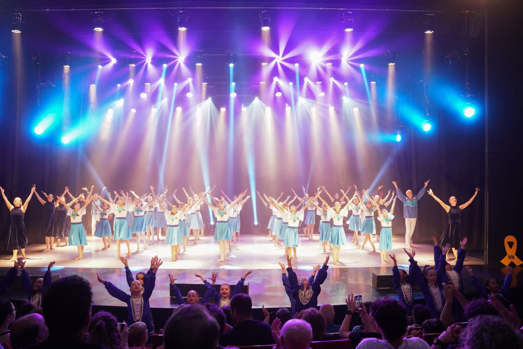 תמונה ממפוע הסיום - להקת המחול