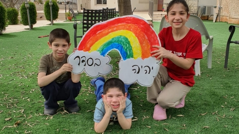 גן שירה משפחת המבורגר.jpg