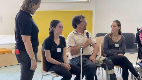 תלמידי בית ספר עמי אסף במפגש עם חברי מועדון קהילה תומכת נכים (3).jpg