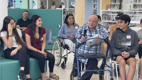 תלמידי בית ספר עמי אסף במפגש עם חברי מועדון קהילה תומכת נכים (10).jpg